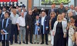 94 YAŞINDA KEP ATTI, MEZUNLAR İÇİN TÖREN