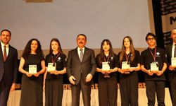 BAŞARILI ÖĞRENCİLER ÖDÜLLENDİRİLDİ