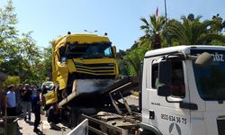 EREĞLİ'DE TIR SOSYAL TESİSE ÇARPTI