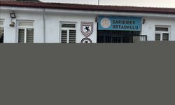 1965 Samsunspor Derneği Sarıdibek Ortaokulu'nu kırmızı beyaza boyadı