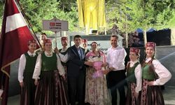 Alaçam'da halk oyunları ekipleri gösteri sundu