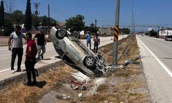 Boyabat'ta devrilen otomobilin sürücüsü yaralandı