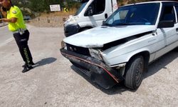 Boyabat'ta istinat duvarına çarpan otomobilin sürücüsü yaralandı