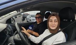 Çorum'da görme engelliler farkındalık amacıyla eğitmen kontrolünde otomobil kullandı