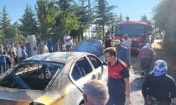 Çorum'da yangın çıkan otomobil kullanılamaz hale geldi