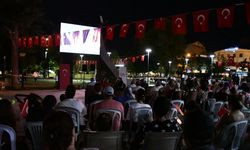 Düzce'de Millet Bahçesi'nde "15/07 Şafak Vakti" film gösterimi yapıldı