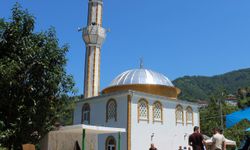 Eynesil'de hayırseverin yaptırdığı cami ibadete açıldı