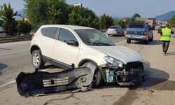 Giresun'da minibüs ile otomobilin çarpıştığı kazada 13 kişi yaralandı