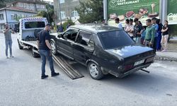 'DUR' İHTARINA UYMADI 4 ARACA ÇARPTI