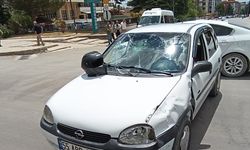 Merzifon’da otomobille çarpışan motosikletin sürücüsü yaralandı