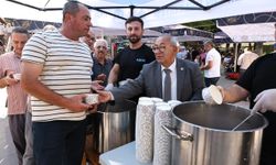 Merzifon’da vatandaşlara aşure dağıtıldı