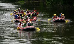 "Mutluluk Botu" projesiyle sosyalleşen özel bireyler, rafting turlarında adrenalinle tanışıyor