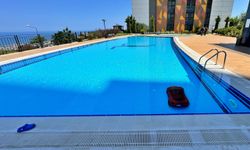 Samsun'da akülü arabasıyla havuza düşen 4 yaşındaki çocuk boğulma tehlikesi geçirdi