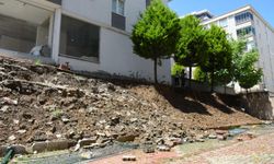 Samsun'da bir apartmanın otopark duvarı sağanak nedeniyle yıkıldı