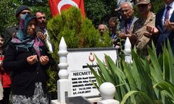 Şehit öğretmen Necmettin Yılmaz kabri başında anıldı