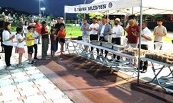 Taşova'da muharrem ayı dolayısıyla vatandaşlara aşure dağıtıldı