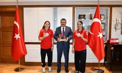 Trabzon Büyükşehir Belediye Başkanı Genç, milli sporcuları kutladı