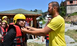 Trabzon'da özel bireyler "rafting tubing" heyecanı yaşadı