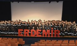 "ERDEMİR, GENÇLERİN YANINDA"