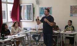 Yunus Emre Enstitüsü'nün yaz okullarına katılan yabancı öğrenciler Türkçe öğreniyor