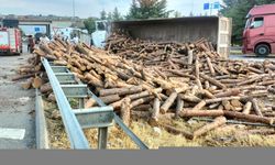Amasya’da devrilen tırın sürücüsü yaralandı