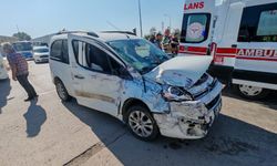 Amasya'da halk otobüsü ile hafif ticari aracın çarpışması sonucu 3 kişi yaralandı