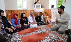 Camide Kur'an okumayı, sahada ise çevre bilinci ve suyun önemini öğreniyorlar