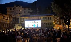 Çaykara'da "yazlık sinema günü" etkinliği düzenlendi