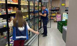 Çorum'da 3 markette ele geçirilen 424 son kullanma tarihi geçmiş ürüne el konuldu