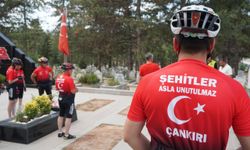 Çorum'da bisikletseverler Şehitler Yolu Vefa Turu'nda Aybüke öğretmeni kabri başında andı