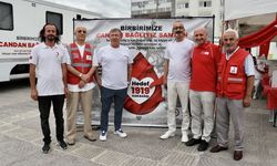 Eski milli futbolcu Tanju Çolak, Samsun'da kan bağışına destek verdi