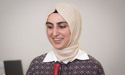 Görme engelli hukukçu, başarılarıyla ilham oluyor ve sosyal medyada önyargıları yıkıyor