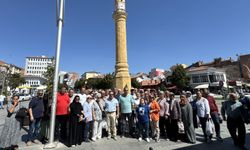 Hakkari'de görev yapan 40 yıllık asker arkadaşları Çorum'da buluştu