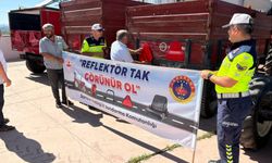 Jandarma, traktör sürücülerine 'Reflektör Tak, Görünür Ol' eğitimi verdi
