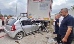 Samsun'da çekiciye bağlı römorka çarpan otomobildeki 1 kişi öldü, 3 kişi yaralandı
