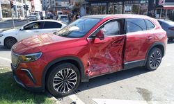 Samsun'da cip ile otomobilin çarpıştığı kazada 4 kişi yaralandı