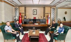 Samsun'da yaşlı adamın 780 bin lira dolandırılmasını önleyen güvenlik görevlisi ödüllendirildi