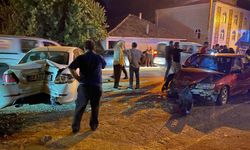 Sinop'ta iki otomobilin çarpıştığı kazada 8 kişi yaralandı