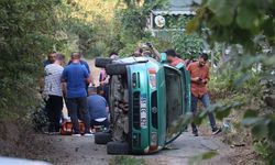 Trabzon'da devrilen otomobilin sürücüsü yaralandı