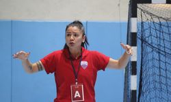 Trabzonlu kadın hentbolcu, işitme engelli sporcuların antrenörlüğünü yapıyor