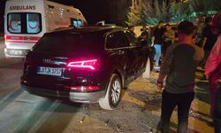 Türkeli'de motosiklet ile otomobilin çarpıştığı kazada 2 kişi yaralandı.