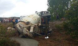 Zonguldak'ta otomobile çarparak devrilen beton mikserin sürücüsü öldü