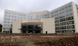 AK Parti Trabzon İl Başkanı Mumcu, yapımı devam eden şehir hastanesinde incelemelerde bulundu