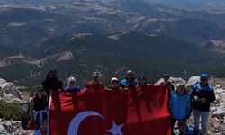 Amasya Yesevi Hareketi Derneğinden 2 bin 90 rakımlı Akdağ'a 'zulme sessiz kalma' yürüyüşü