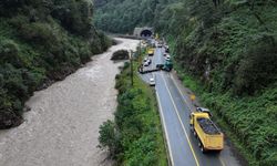 Bakanlar Uraloğlu ile Bak, Çamlıhemşin-Ayder Yaylası yolunda incelemede bulundu