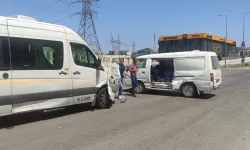 Bursa’da trafik kazası güldürdü! Kapısını arayan şoför, servis minibüsünde buldu
