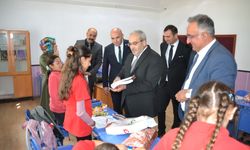 Çorum Yıldırım Beyazıt Ortaokulu'ndan kardeş okula kırtasiye desteği