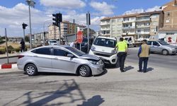 Çorum'da 3 aracın karıştığı kazada 2 kişi yaralandı
