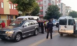 Çorum'da üç aracın çarpıştığı kazada 4 kişi yaralandı