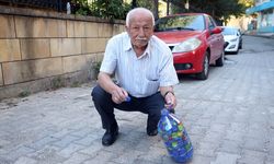 Dede ve torunu engellilerin hayatına dokunmak için mavi kapak topluyor